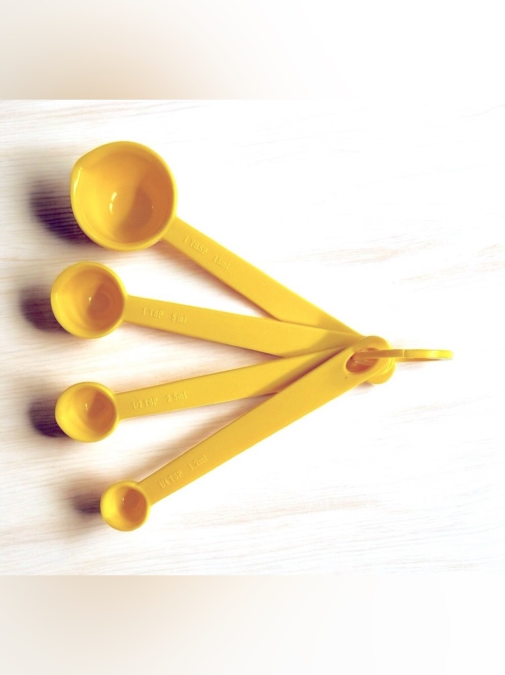 Williams Sonoma Yellow Melamine Measuring Spoon Set